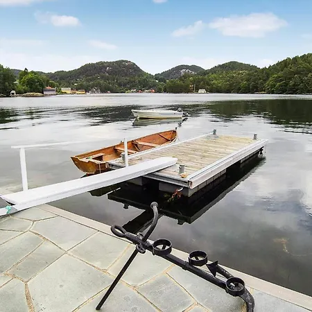 Gorgeous In Forde I Hordaland With Wifi Casa de Férias Erve